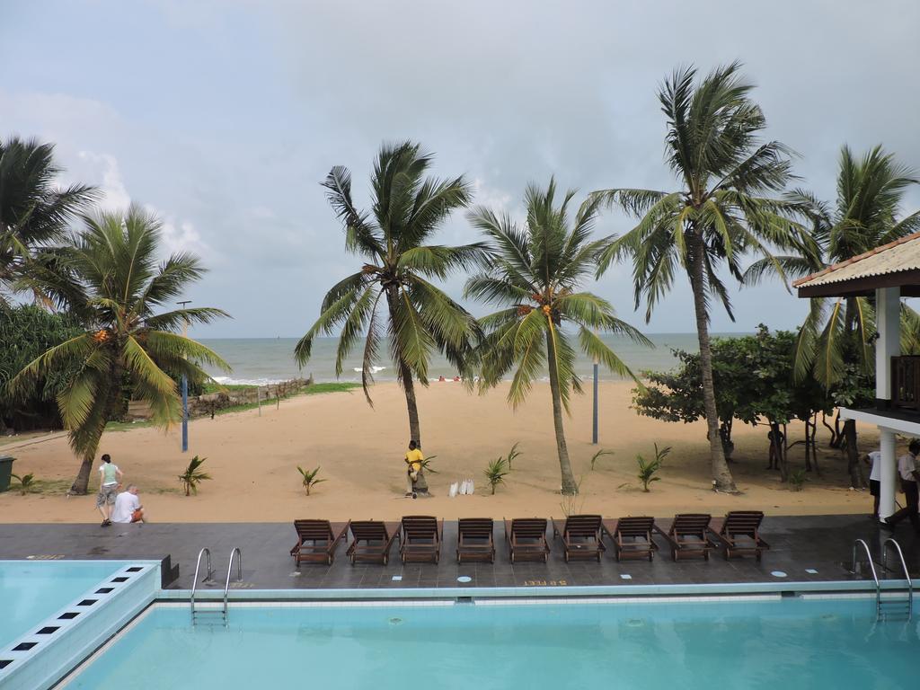 Catamaran Beach Hotel Negombo Exterior photo